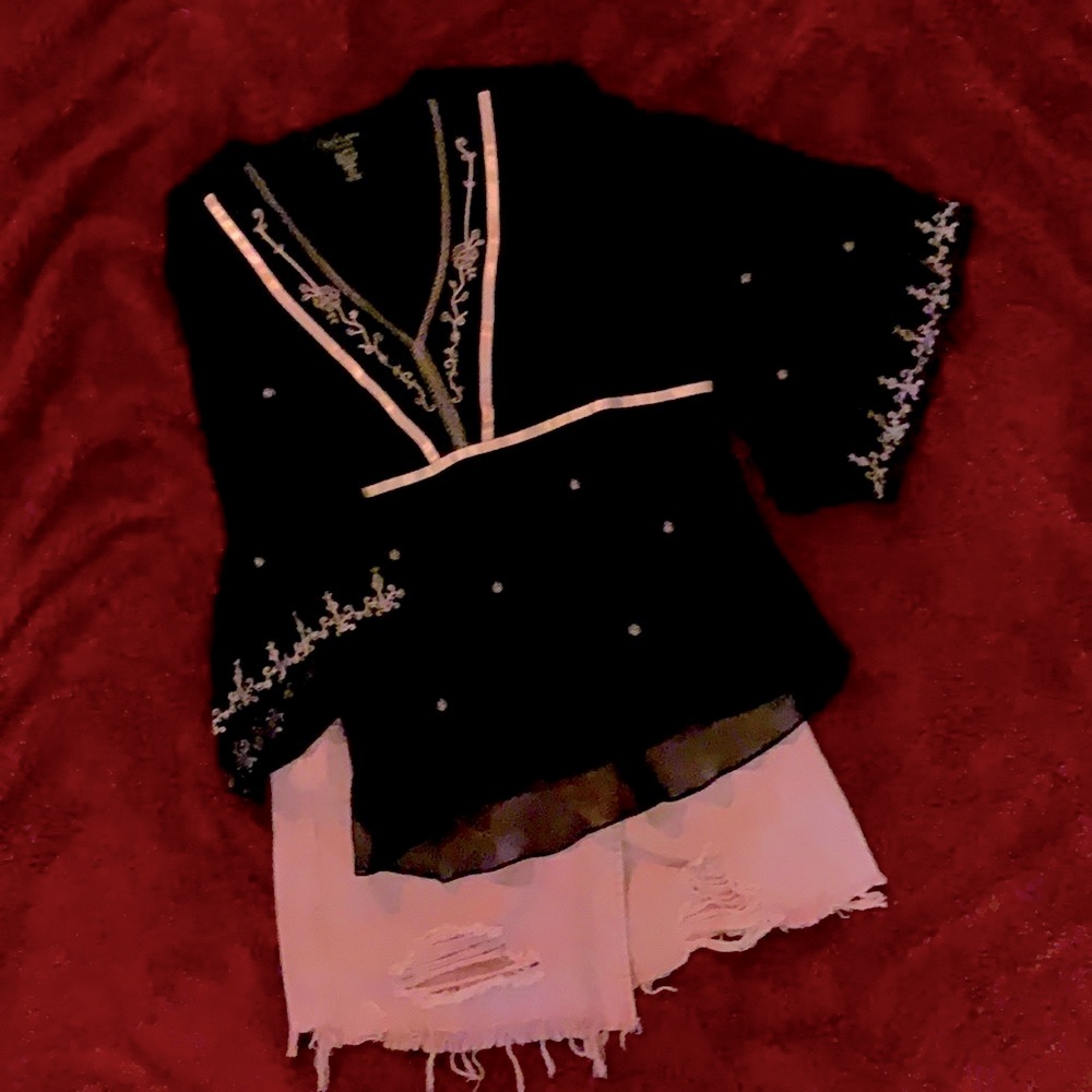 SilkLand Embroidered Pullover